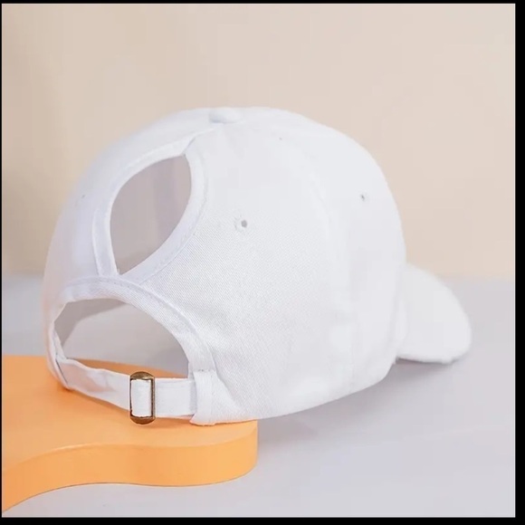 Stylish MOM LIFE Embroidered Baseball Cap with Ponytail hole - Picture 2 of 5